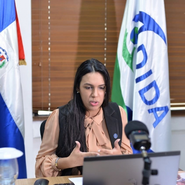 La titular de la DIDA, Carolina Serrata Méndez y Gina Riaño, Secretaria General de la OISS acuerdan trabajos para la formación en Seguridad Social de los dominicanos.