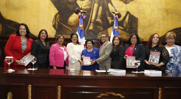 La Cámara de Diputados lanza libro sobre la contribución de la mujer en la política parlamentaria del país