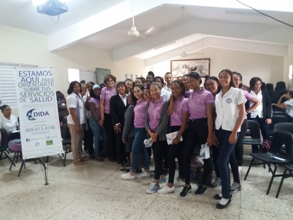 Estudiantes del politécnico Pedro Mir en La Romana, recibieron una charla sobre el SDSS