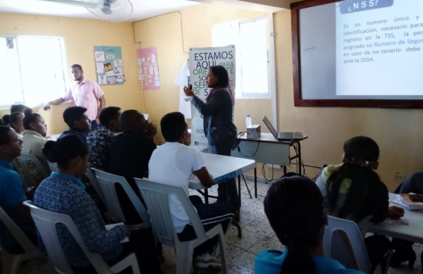 La oficina provincial de la DIDA en La Romana ofrece charla en centro educativo Shalom