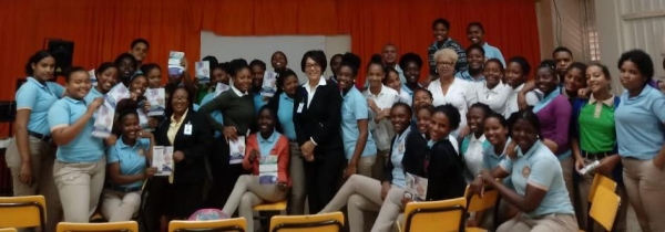 La DIDA ofrece charla a estudiantes del politécnico Liliam Bayona en La Romana