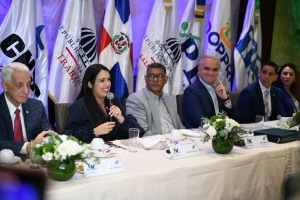 Carolina Serrata Méndez, participó en Desayuno con representantes de los medios de comunicación organizado por el CNSS como parte de las actividades conmemorativas del Mes de la Seguridad Social 2023