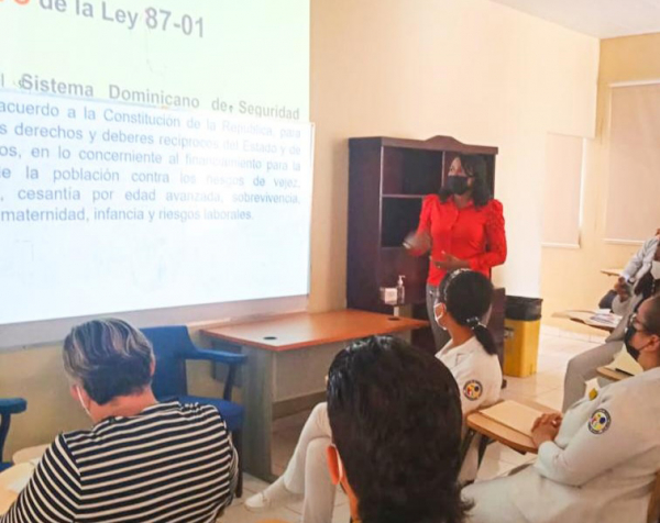 La DIDA impartió taller al personal del Centro Integral de Desarrollo (CENSAIDE) en La Vega