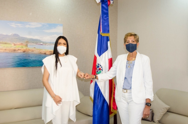 Directora de la DIDA, Carolina Serrata Méndez, visitó a la Senadora de Puerto Plata, Ginnette Bournigal