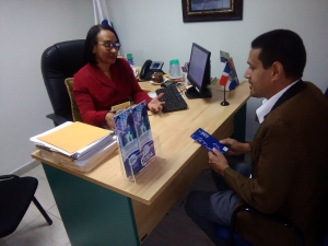 encargada de la Oficina Provincial de la DIDA en La Romana, Francisca Herrera y el pastor Sarmiento Mercedes