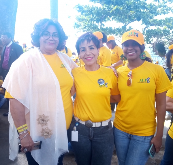 Yubelky Aquino, directora de la AEISS, junto a Carolina Solano y Zully Arias, quienes representaron a la DIDA en la actividad