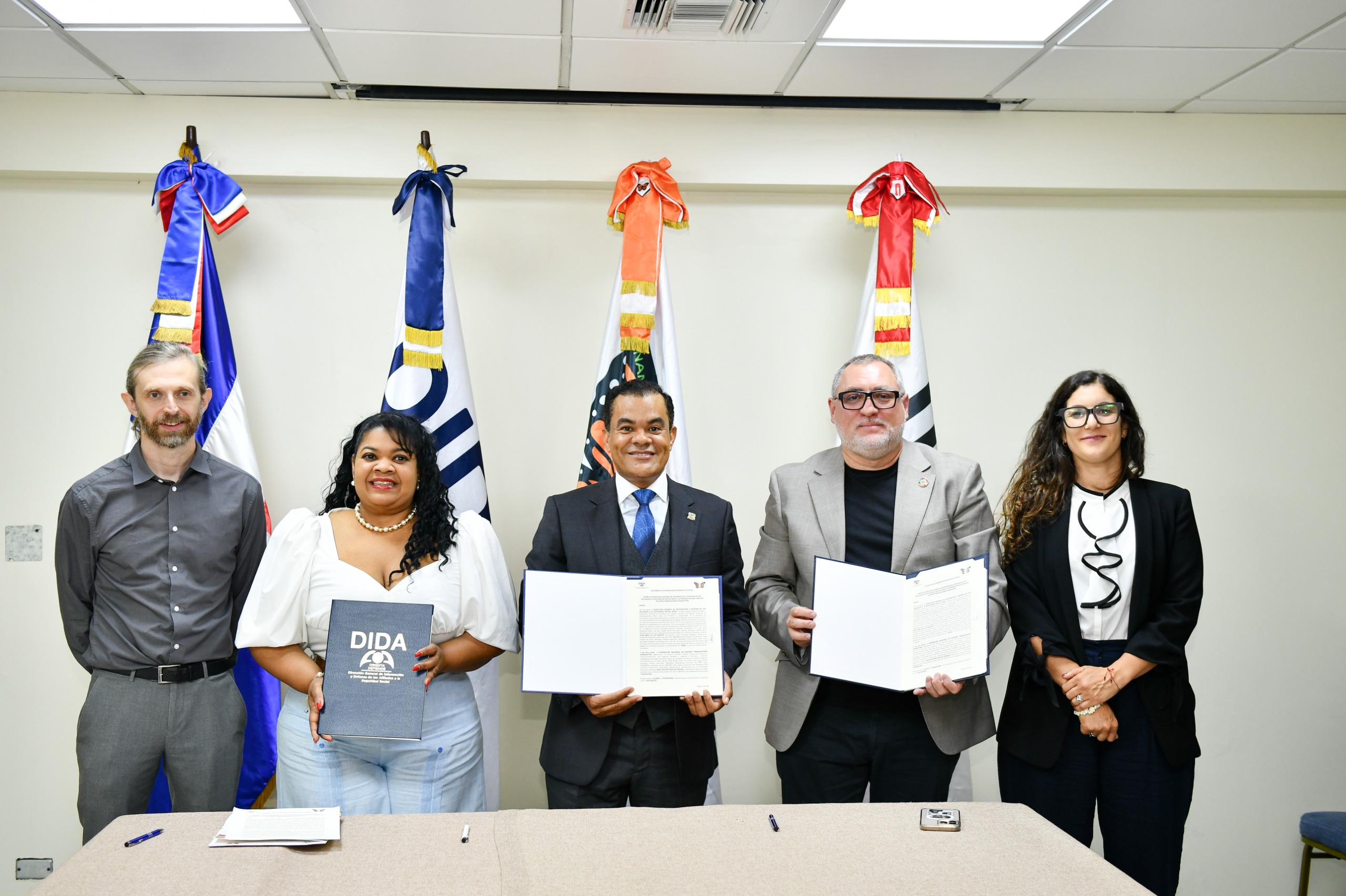 DIDA y FENAMUTRA firman acuerdo para fortalecer la protección social de las trabajadoras del cuidado