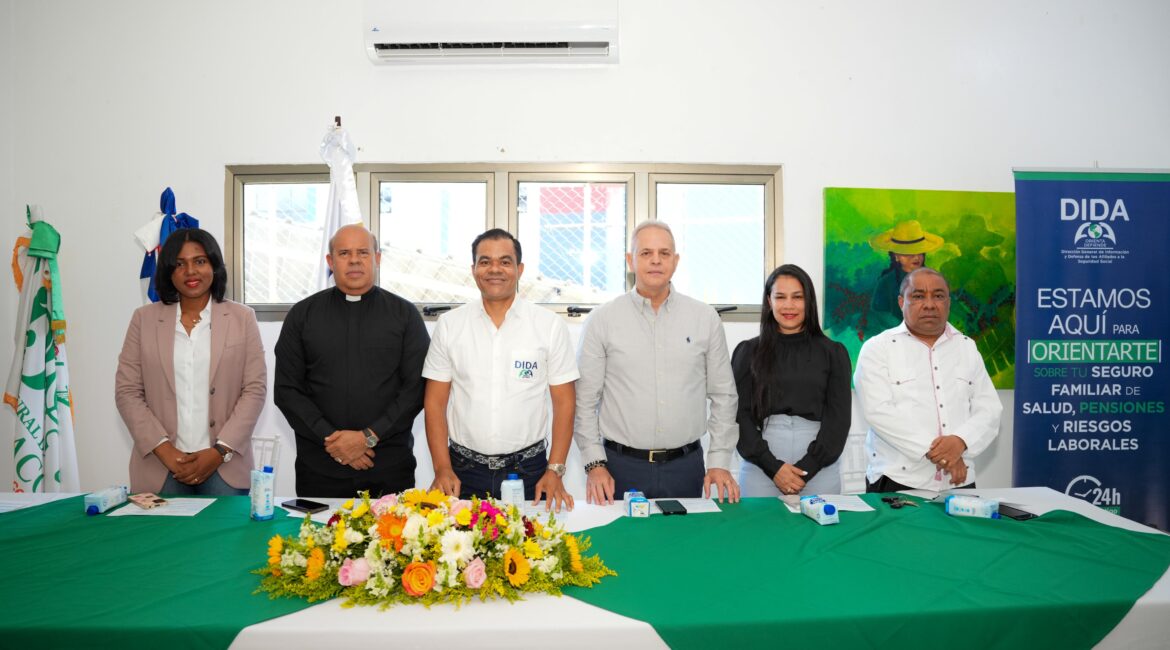 Director de la dida reunido con los encargados regionales de la vega