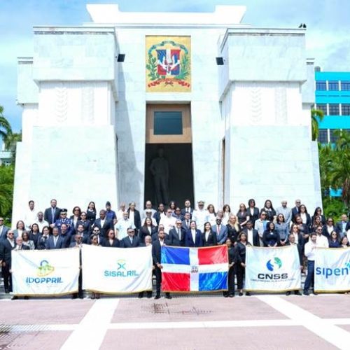 DIDA participó en la ofrenda floral al Altar de la Patria con motivo del 25 aniversario de la Ley 87-01