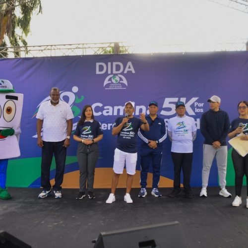 Más de 2,000 personas participan en caminata 5K por los derechos de la salud en el 24 aniversario de la DIDA